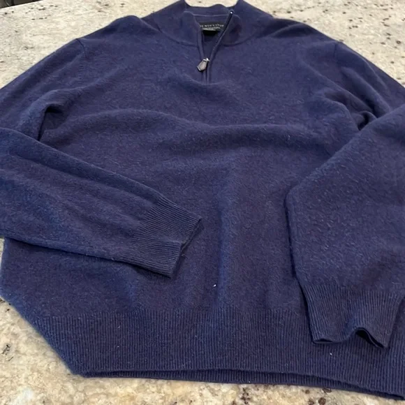 Bloomingdale’s Mens Cashmere sweater - Picture 3 of 4